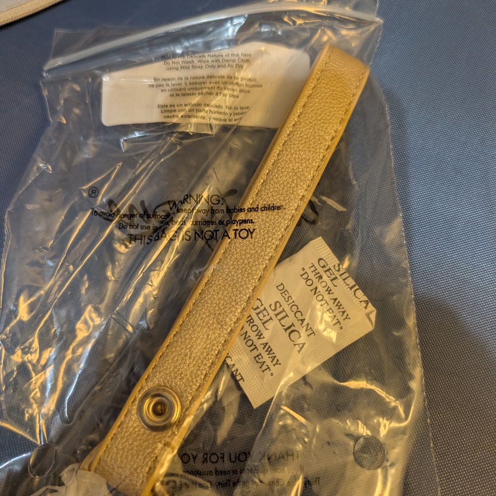 Thirty-One Gold Leather Pouch - Picture 6 of 6